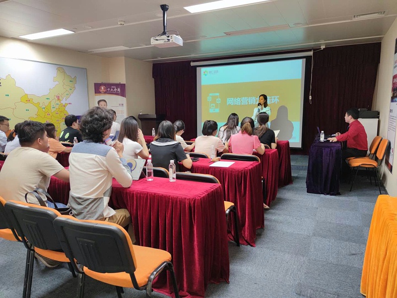 小黄鸭网站导航网络部组织全体成员不断学习